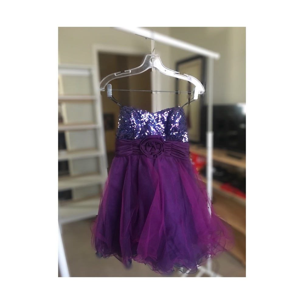 💜 Short, purple, tulle, strapless, sequin dress